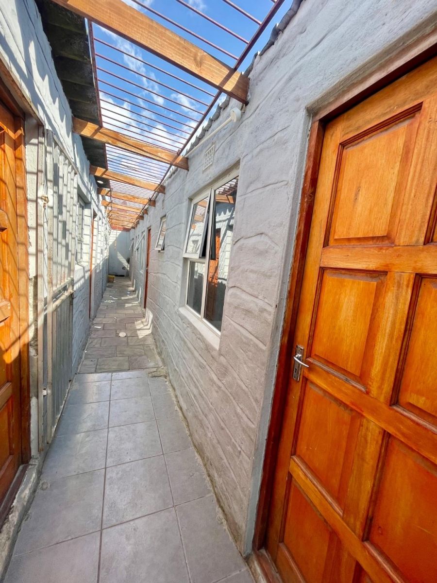 7 Bedroom Property for Sale in Delft South Western Cape